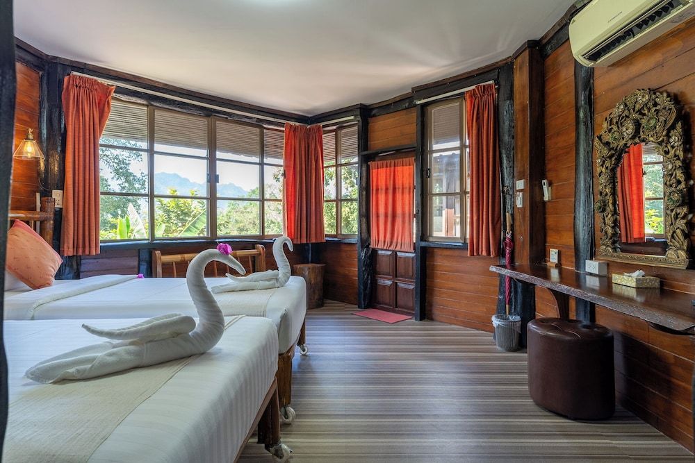 Pung-waan Resort Kanchanaburi Deluxe Twin Room 4