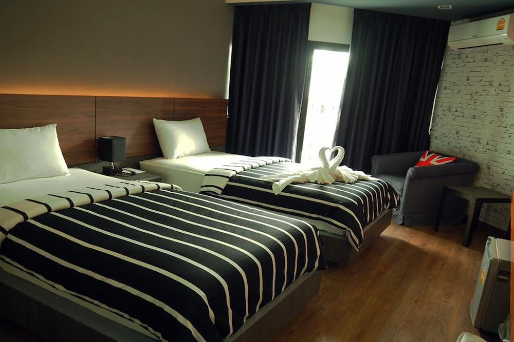 The Loft Seaside Sriracha Superior Room 4