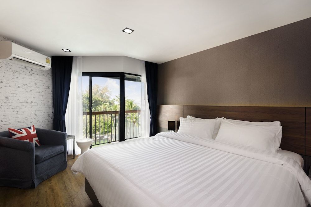 The Loft Seaside Sriracha Superior Room 10