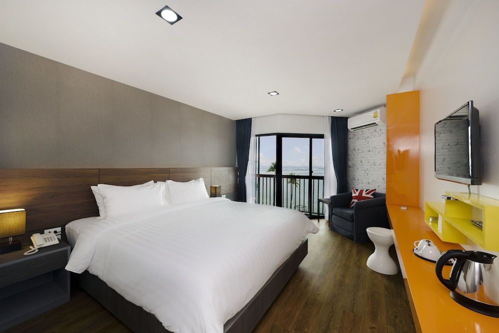 The Loft Seaside Sriracha