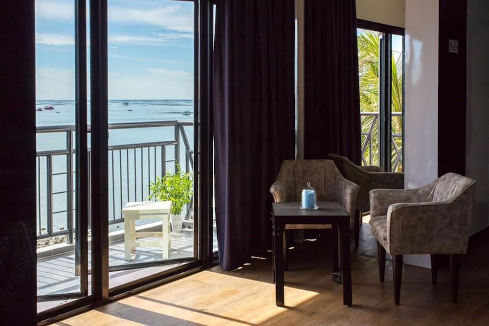 The Loft Seaside Sriracha Deluxe Double Room, 1 Bedroom, Ocean View 2