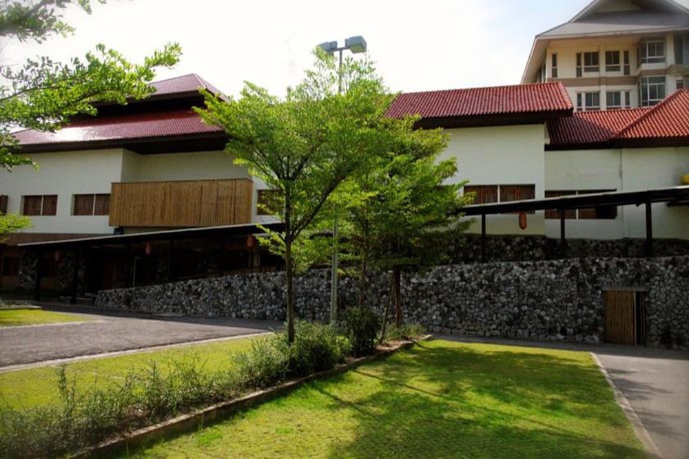 undefined J Park Hotel 8