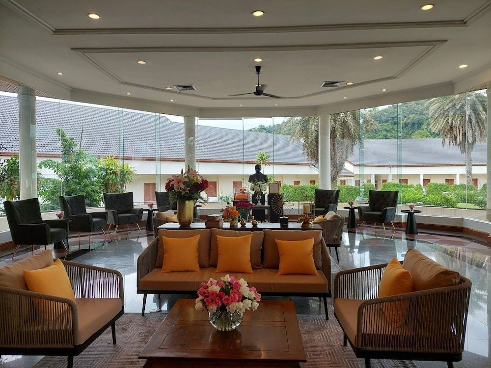 Sir James Resort