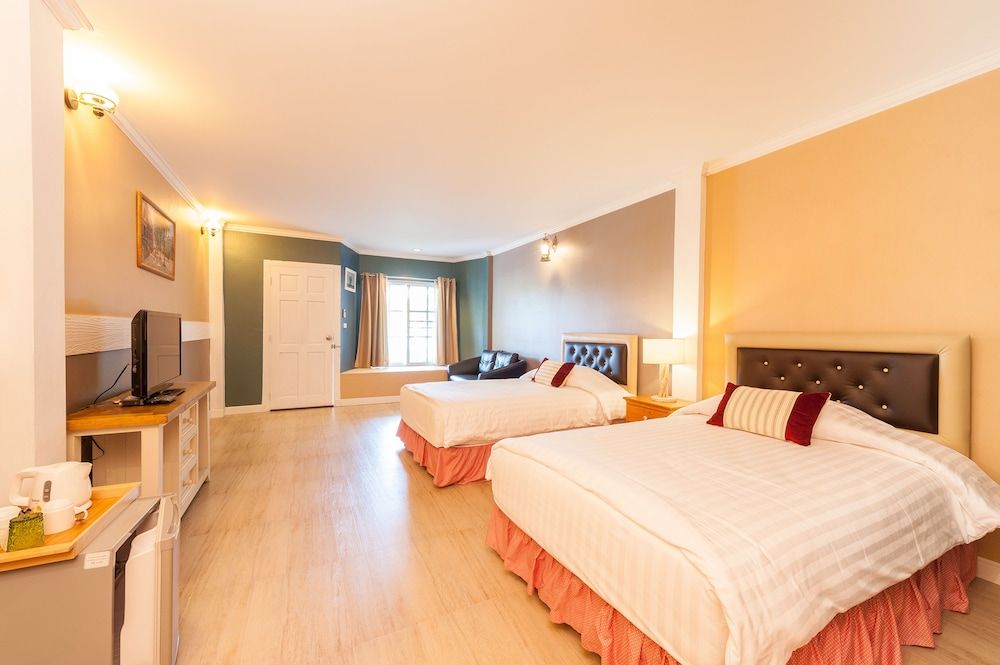 Belmont Village Dutch Village 4