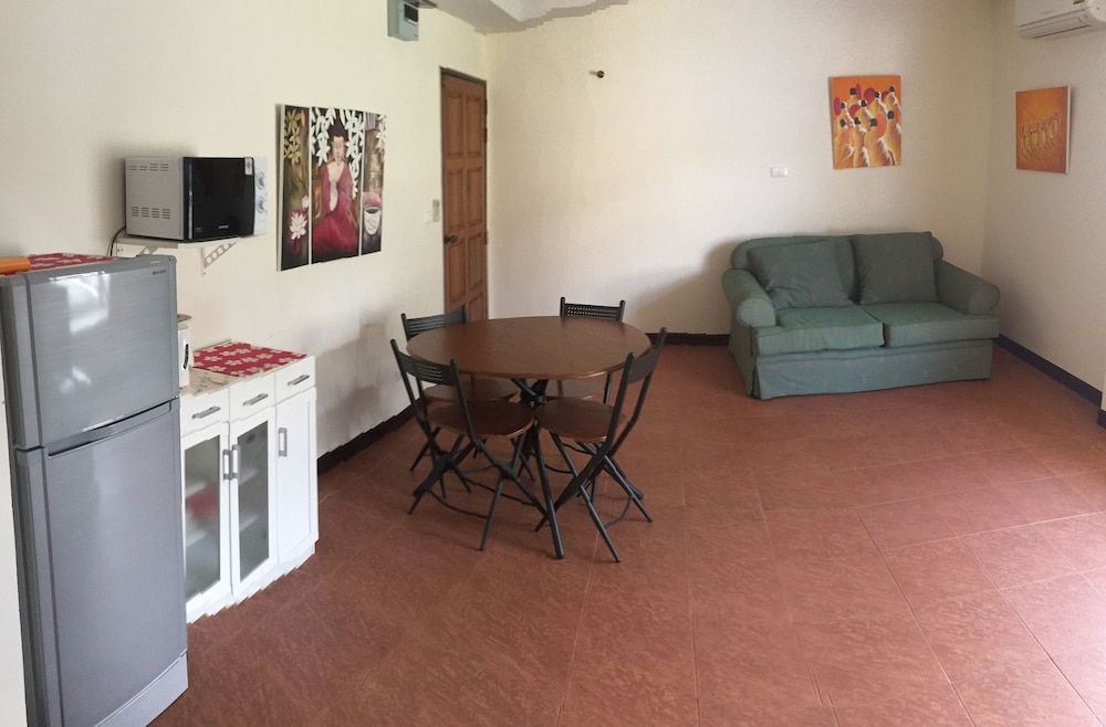 Merlin Plaza Apartments Superior Apartment 7