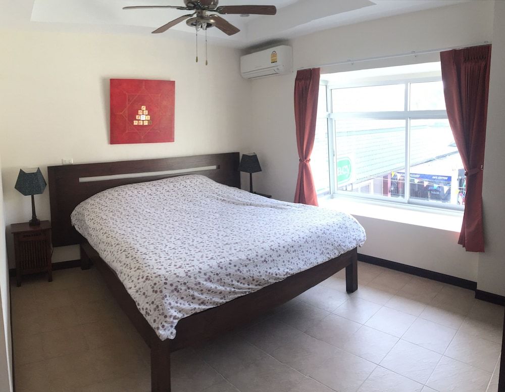 Merlin Plaza Apartments Family Apartment