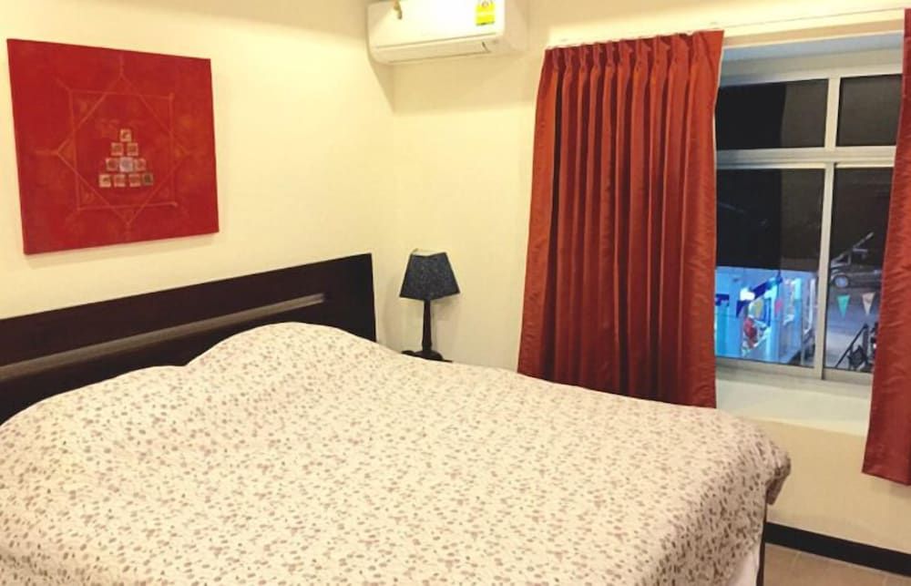 Merlin Plaza Apartments Family Apartment 3