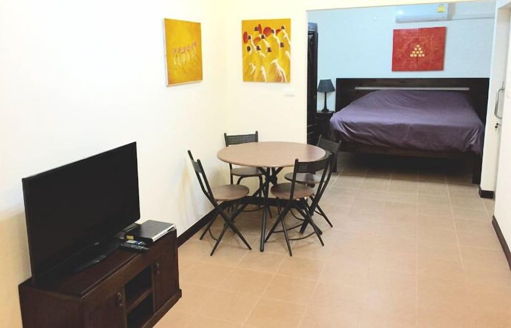 Merlin Plaza Apartments Superior Apartment 4