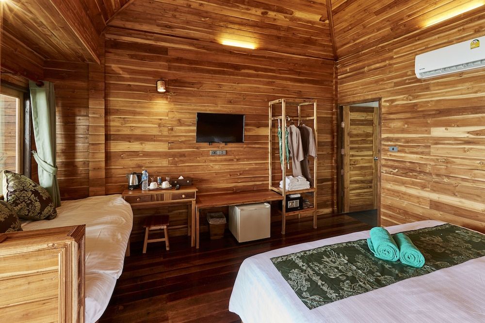 Koh Jum Ocean Beach Resort Family Sunset View 7