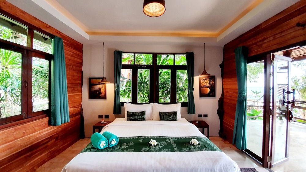 Koh Jum Ocean Beach Resort Family Sunset View