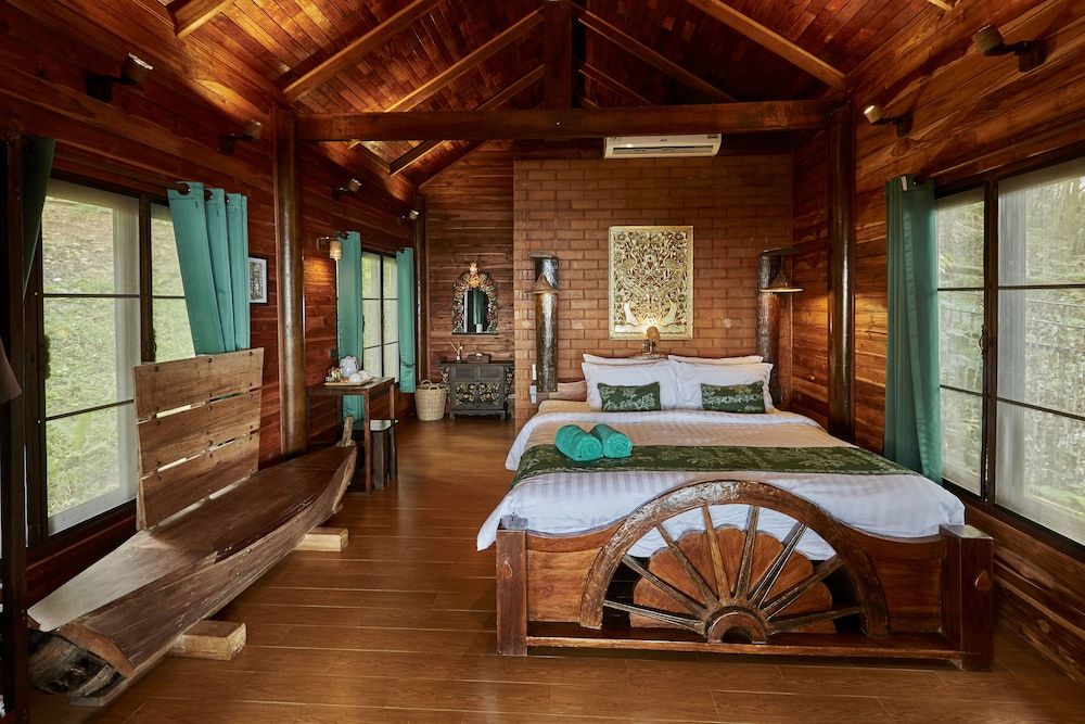 Koh Jum Ocean Beach Resort Seaview Boat House