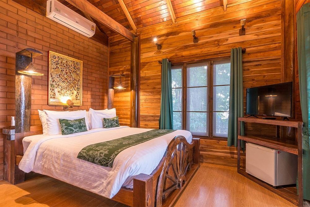 Koh Jum Ocean Beach Resort Seaview Boat House 2