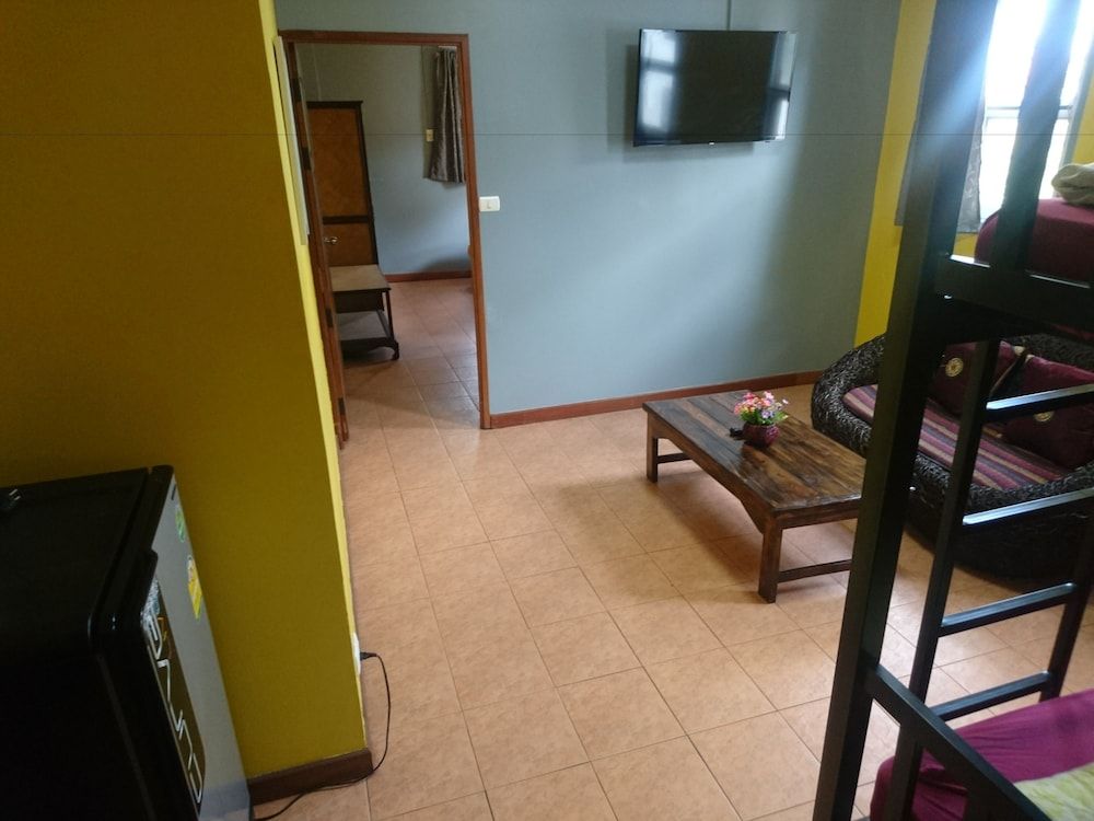 Central Guesthouse Family Room 7