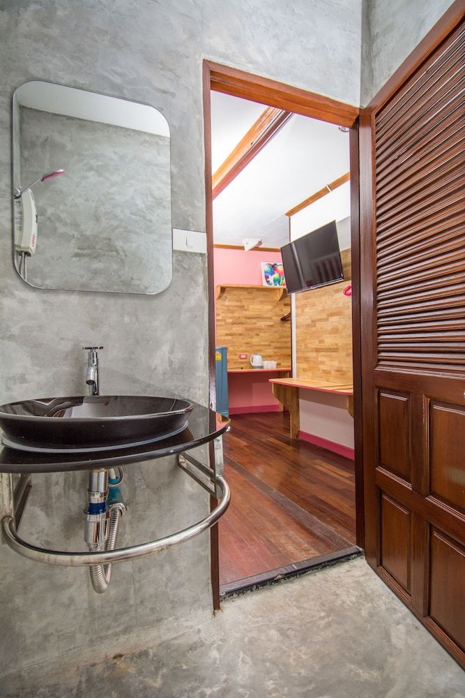 Central Guesthouse Grand Family Room 6