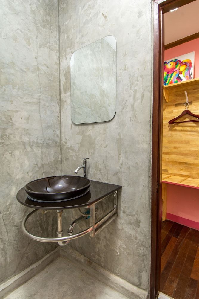 Central Guesthouse Grand Family Room 8