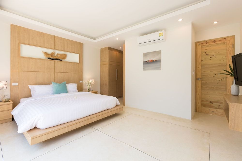 Luxury Villa, 6 Bedrooms, Partial Ocean View, Beachside