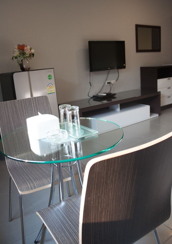 14 Living Deluxe Room, Non Smoking, City View 6