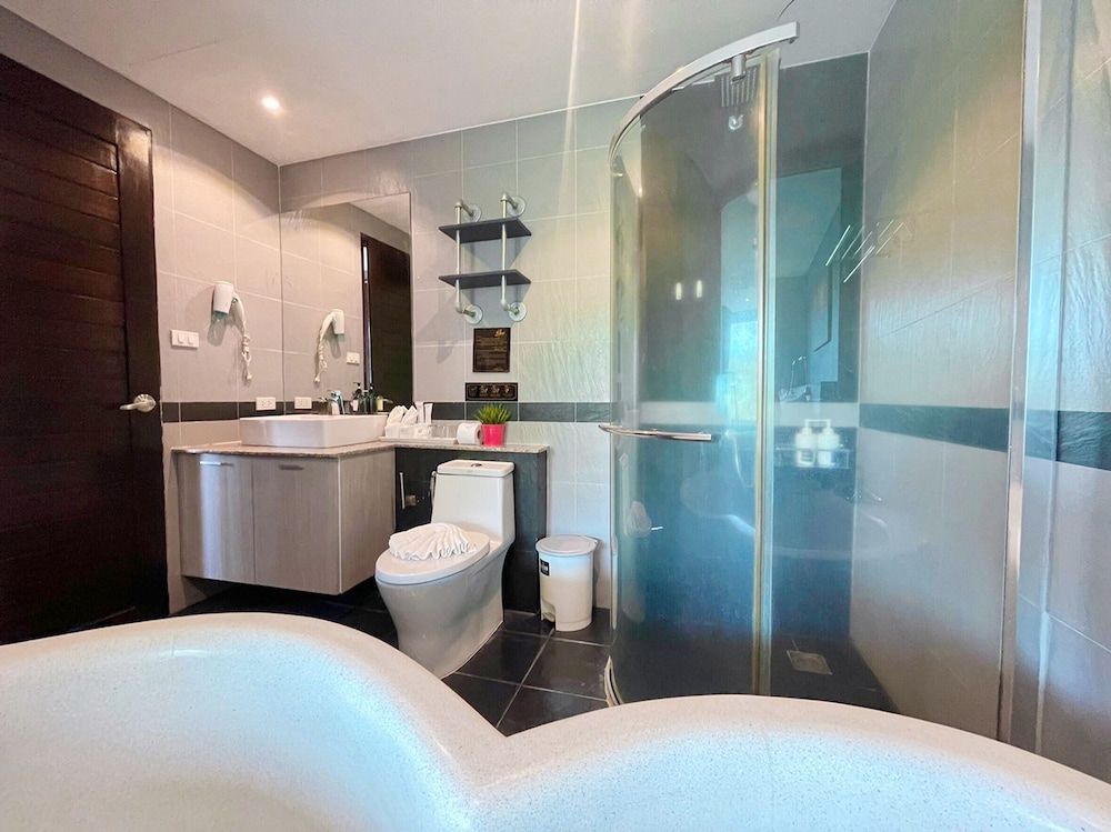 The Blue Grand Deluxe Room 9