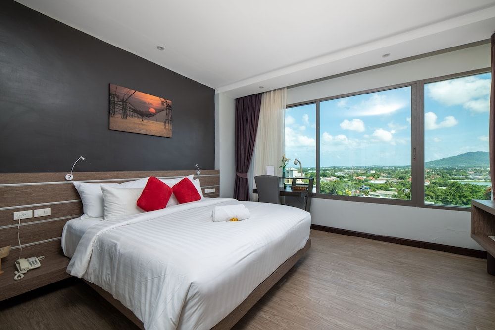 The Blue Grand Deluxe Room 4