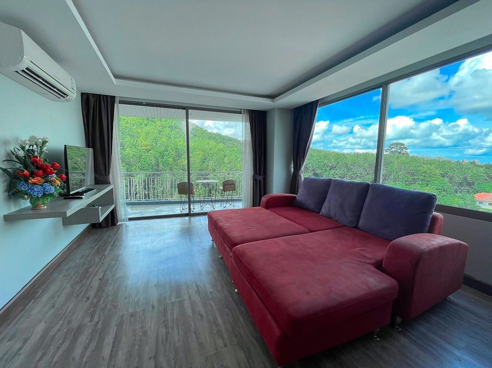 The Blue Grand Deluxe Room 6