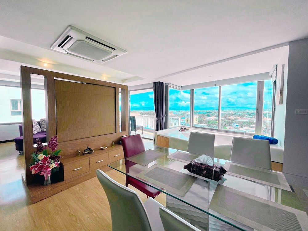 The Blue Panorama Studio Room 9