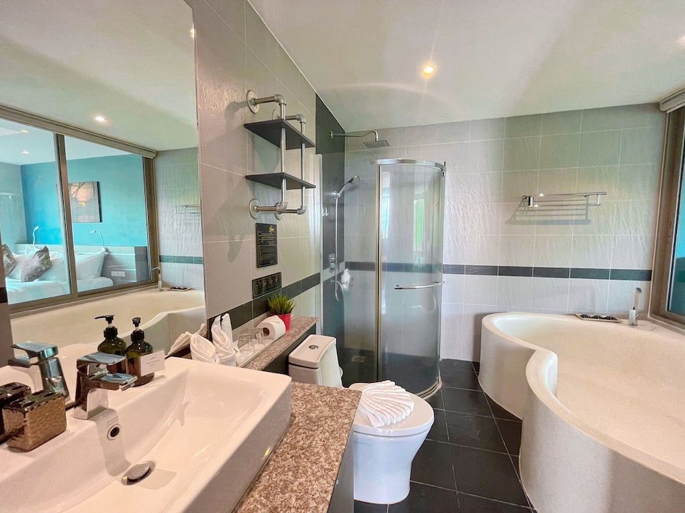 The Blue Grand Deluxe Room 8