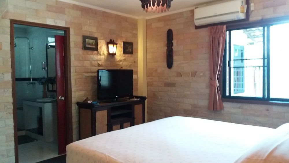 Baan Laksee Pool Villa 4 Bedroom Poolside Villa 12