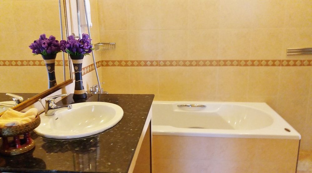 Baan Laksee Pool Villa 4 Bedroom Poolside Villa 9