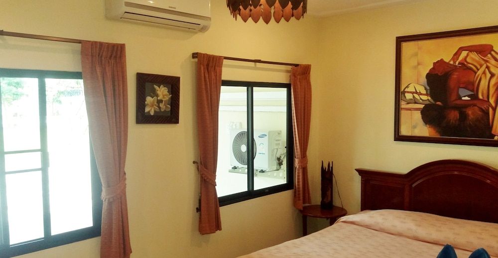 Baan Laksee Pool Villa 4 Bedroom Poolside Villa 13