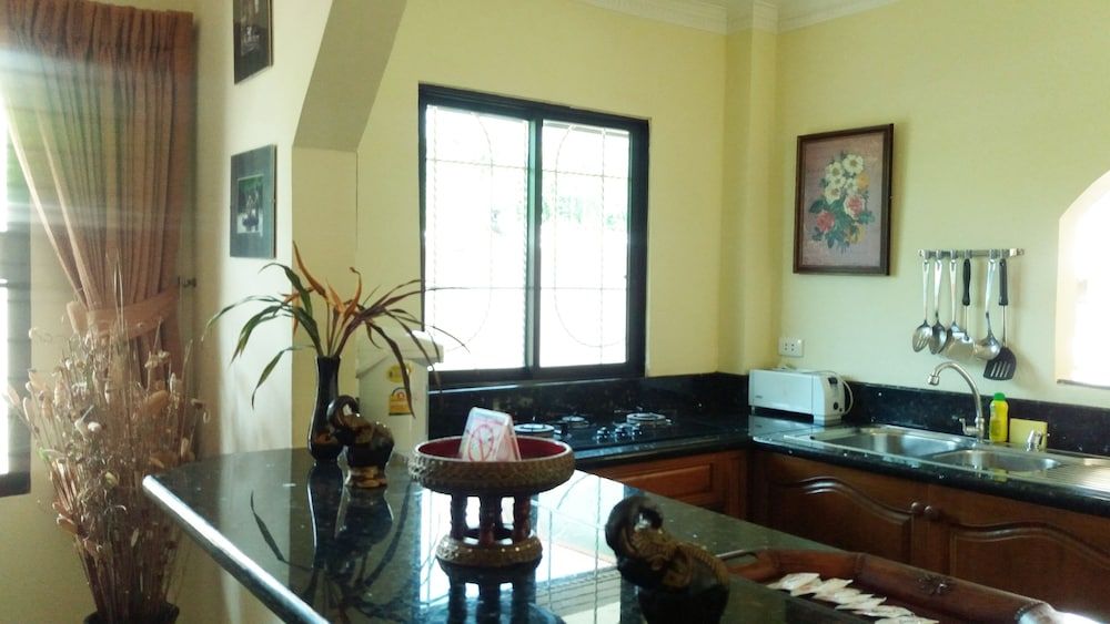 Baan Laksee Pool Villa 4 Bedroom Poolside Villa 17