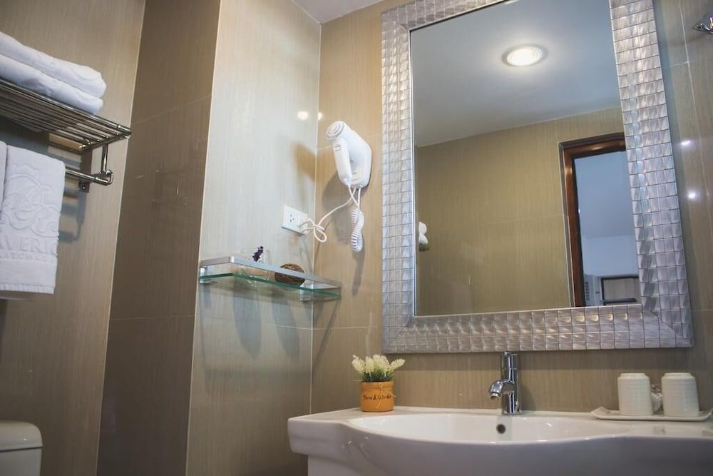 Maverick Ratchada Hotel Superior Double Room 4