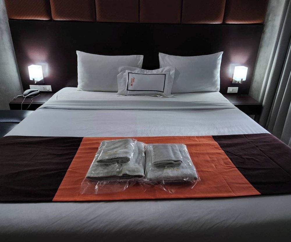 Collection O The Bangkok Cha Cha Suite Deluxe Double Room 13