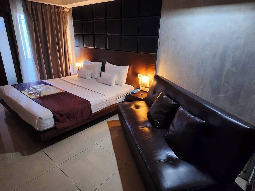 Collection O The Bangkok Cha Cha Suite Deluxe Double Room 15