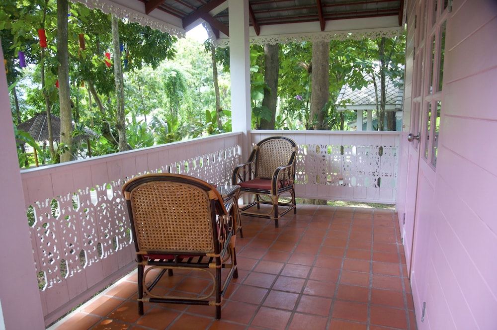 Monoceros Resort Deluxe Room, 1 King Bed 4