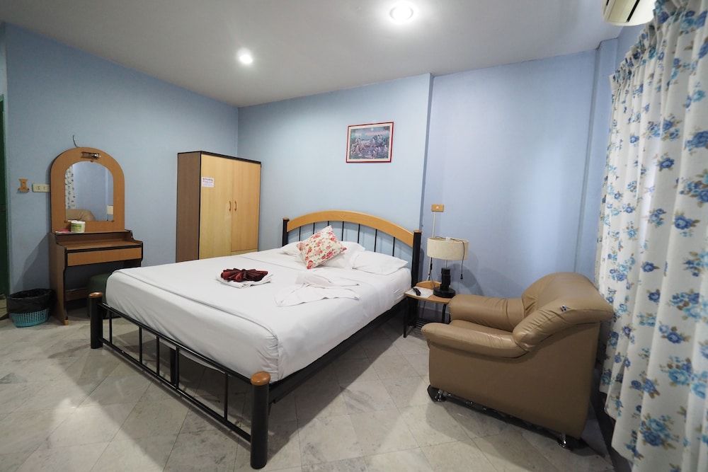 Luxury Hotel Standard Room 6