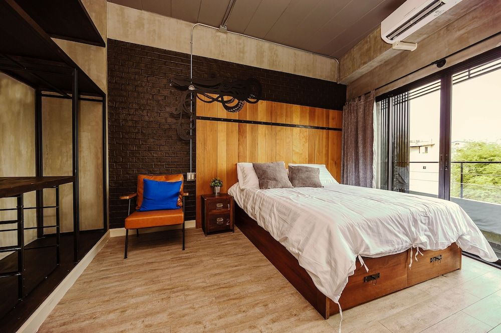 Rent V38 Large Studio 2