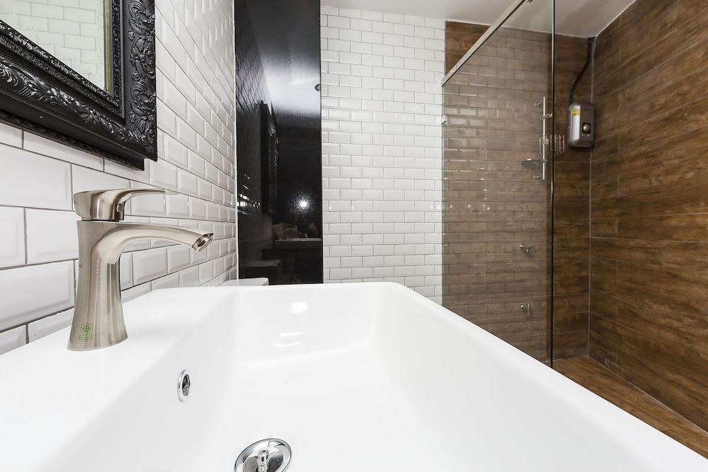 Rent V38 Large Studio 6