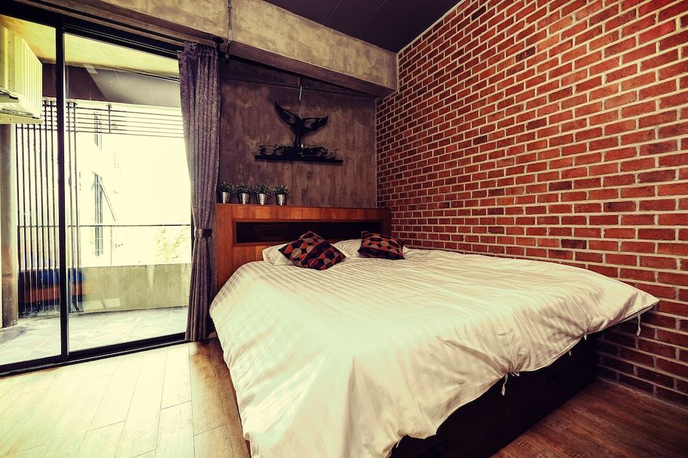 Rent V38 Large Studio 4