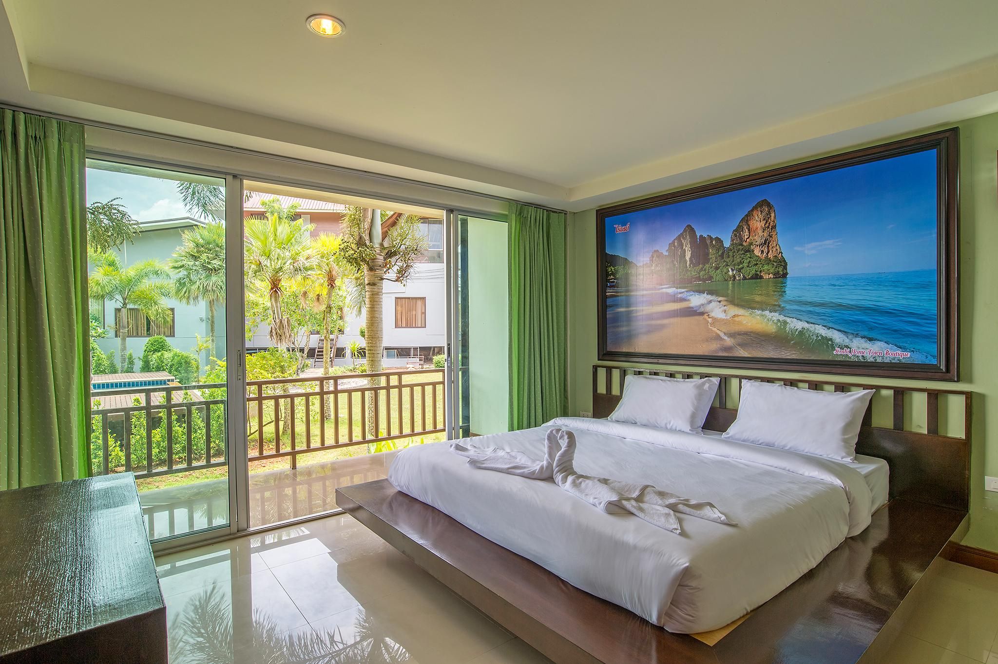 Deluxe Double or Twin Pool View