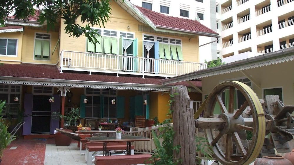 undefined Panida Suite 4
