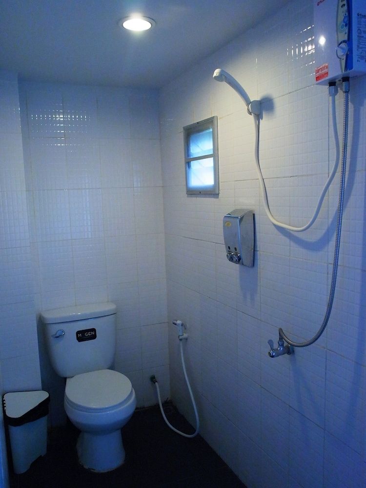 undefined VX The Fifty - Hostel 9