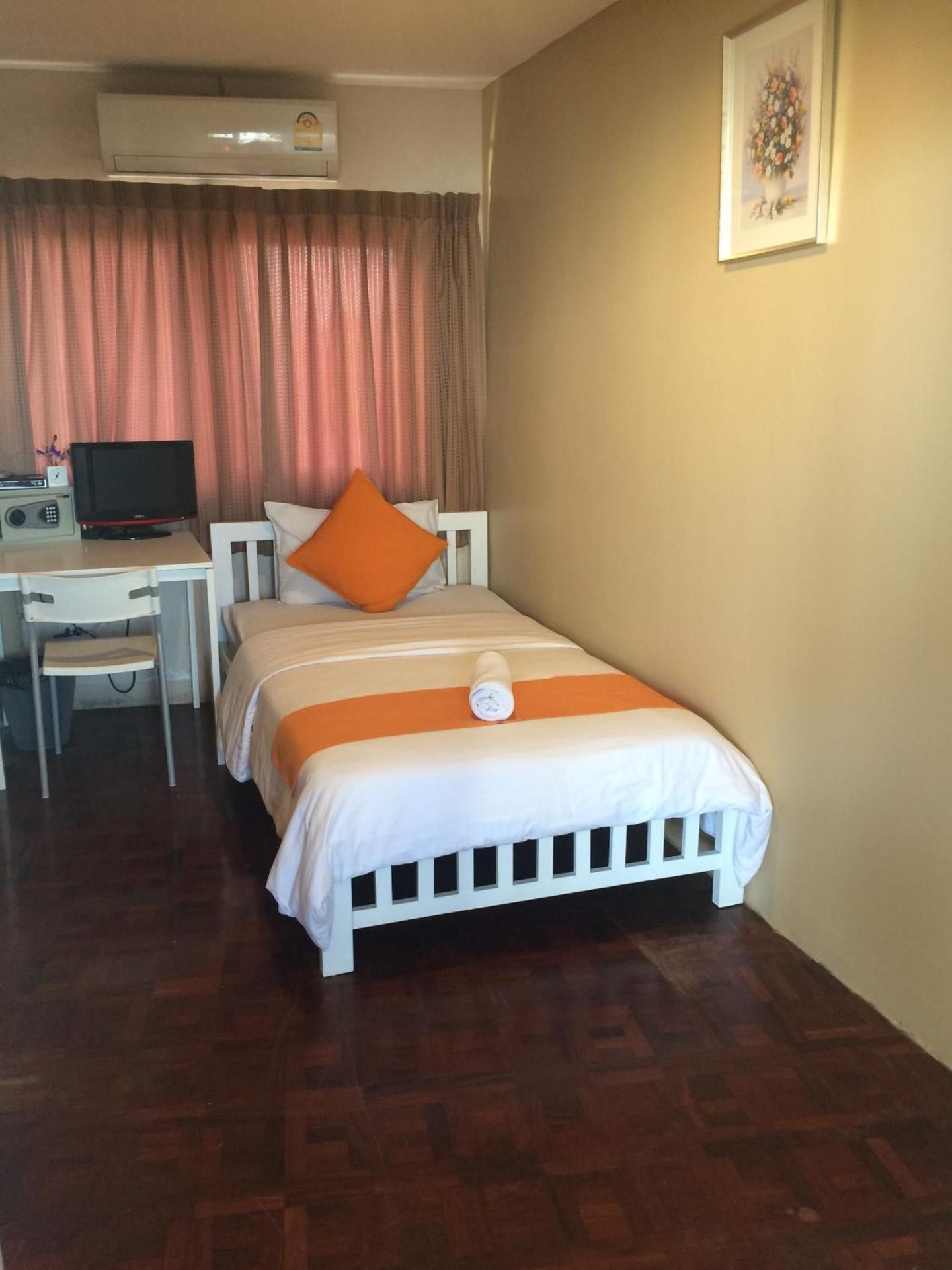 undefined VX The Fifty - Hostel 4