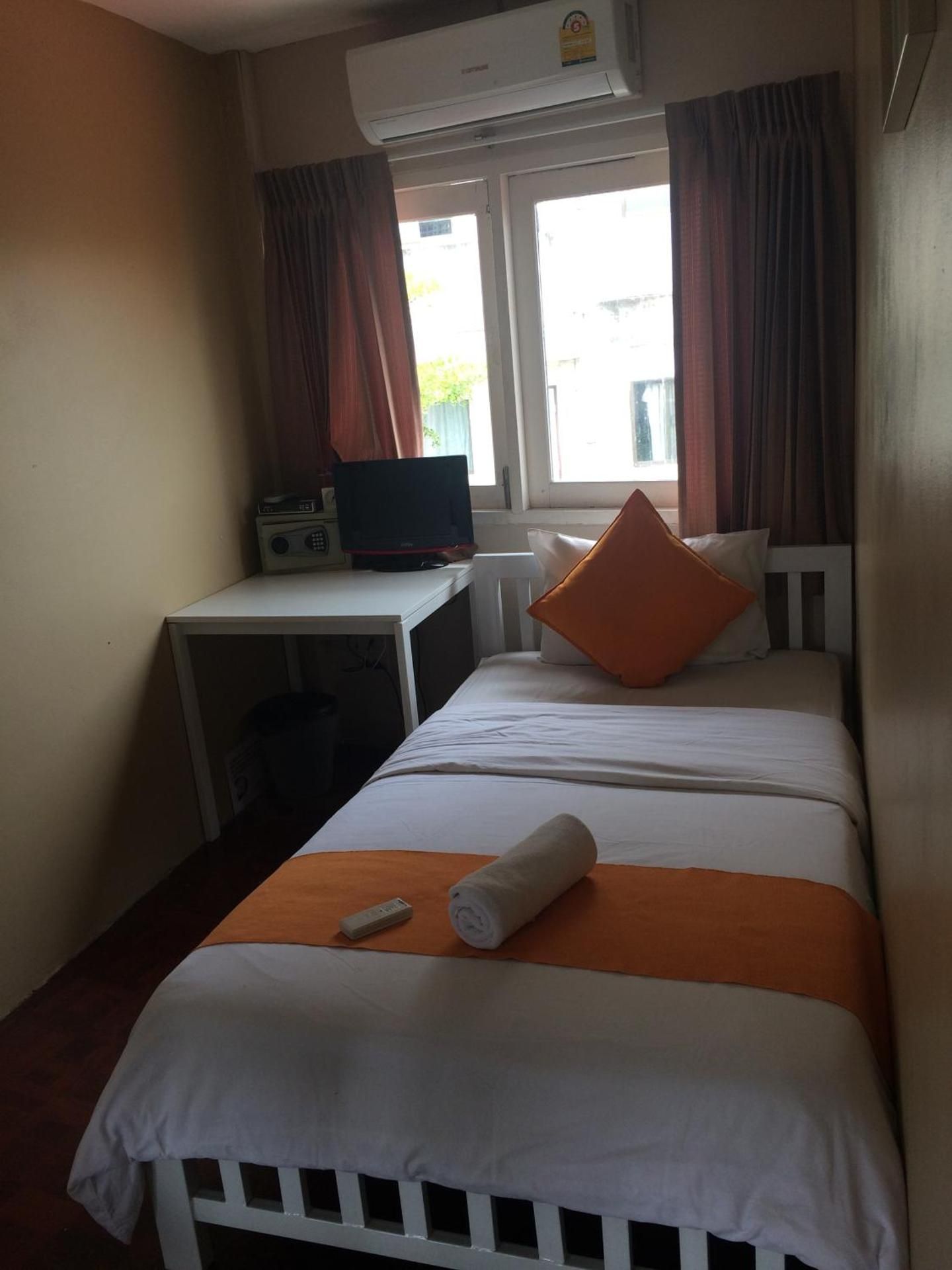 undefined VX The Fifty - Hostel 5