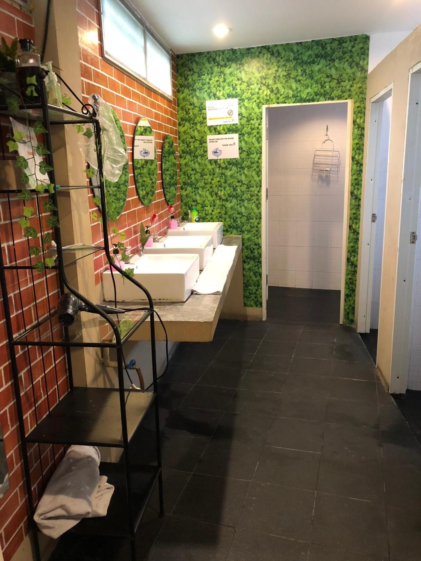 VX The Fifty - Hostel Triple Room Shared Bathroom 3