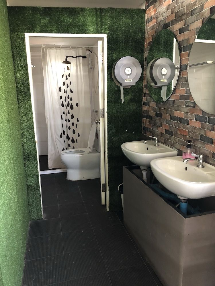 undefined VX The Fifty - Hostel 10