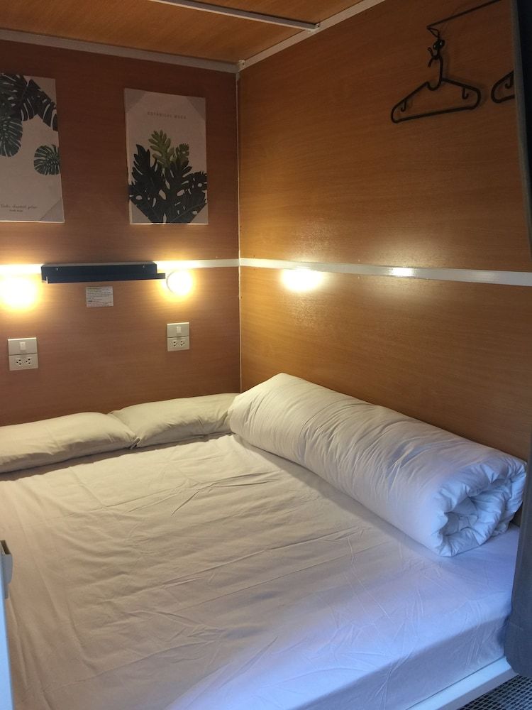 undefined VX The Fifty - Hostel 3