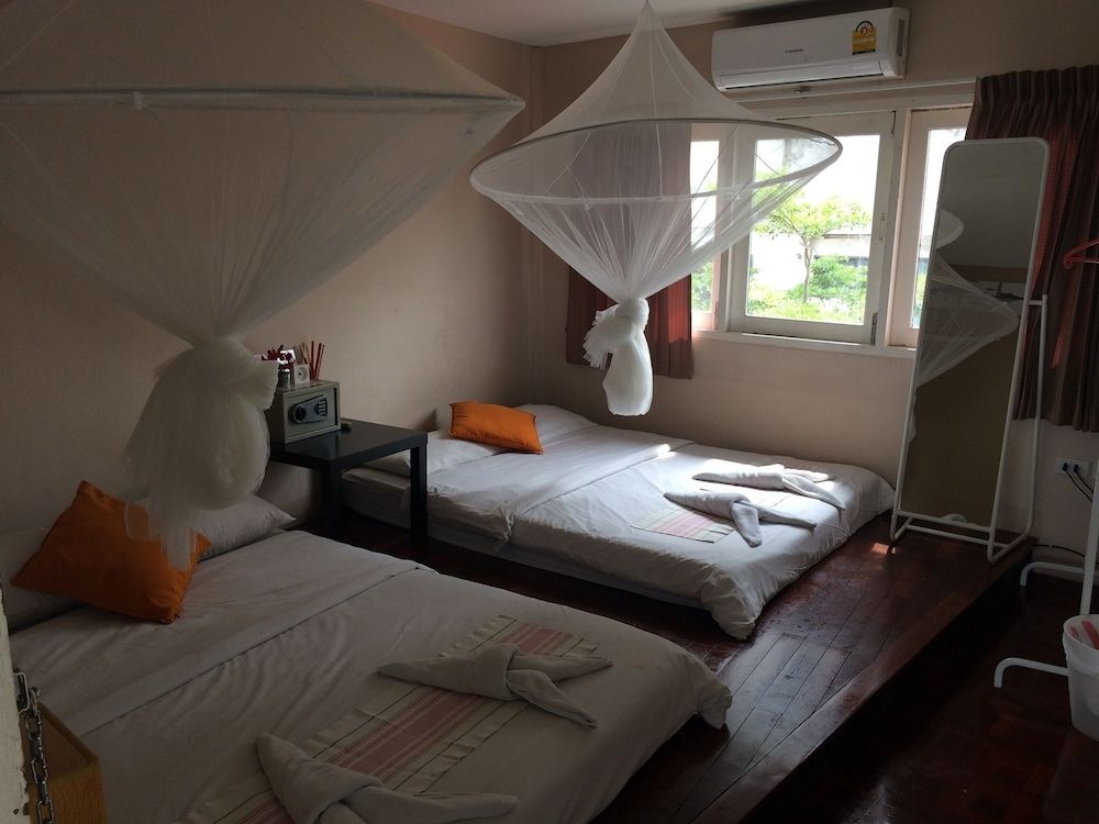 undefined VX The Fifty - Hostel 6