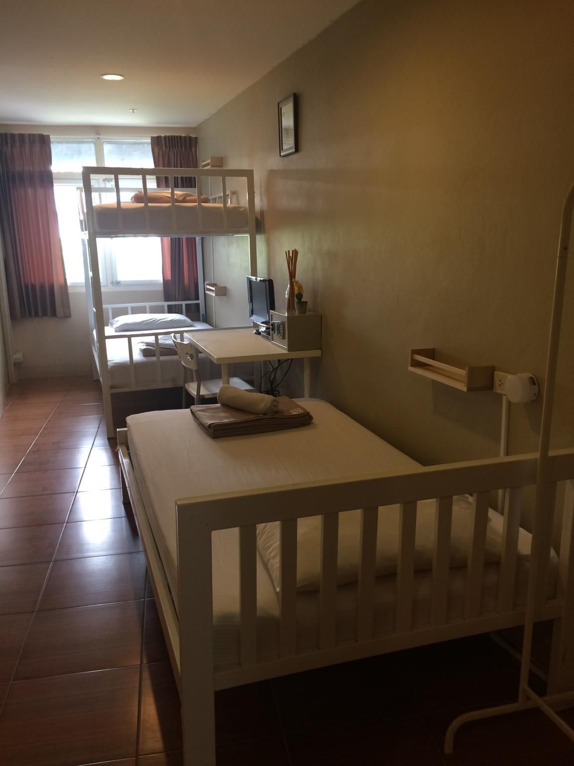 VX The Fifty - Hostel Triple Room Shared Bathroom