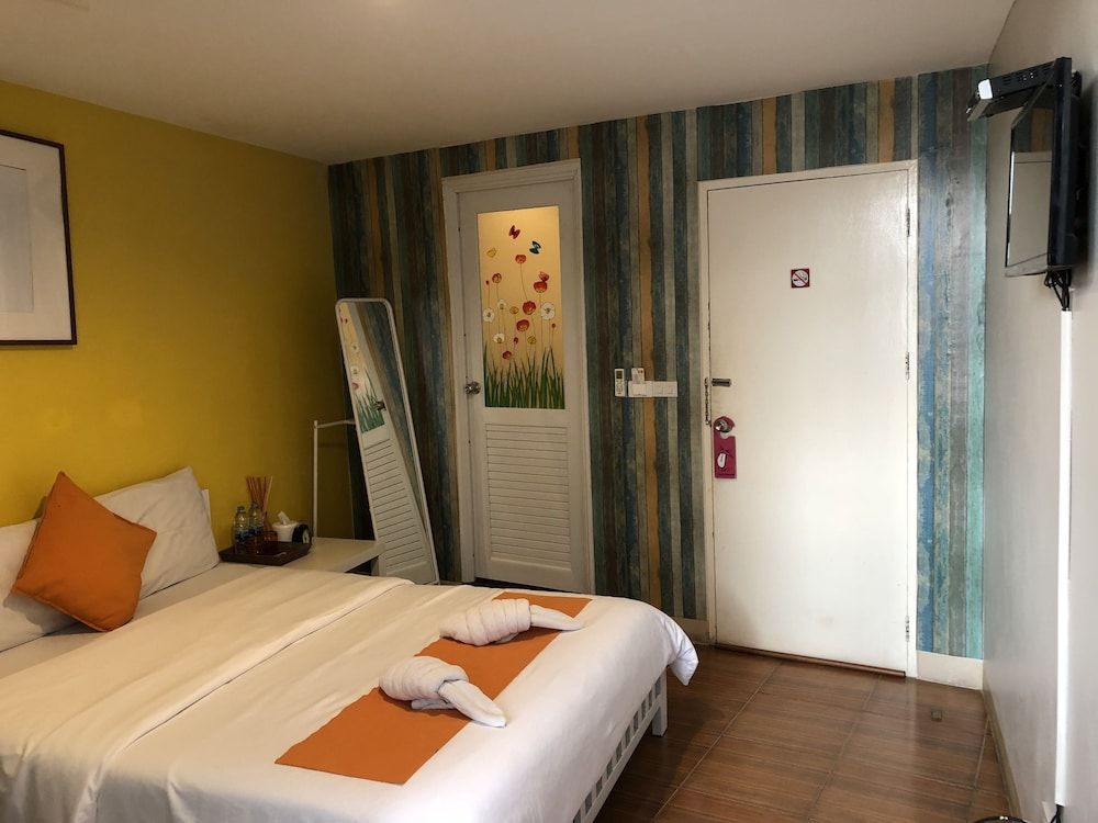 undefined VX The Fifty - Hostel 6