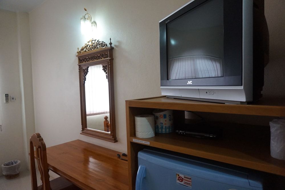 Pornnarumirt Hotel Standard Twin Room 5